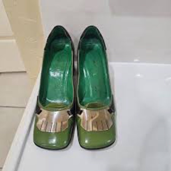 Prada Elegant Green Women's Block Heel Shoes - Picture 2 of 4